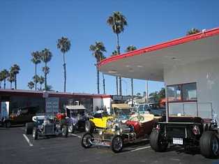 Oceanside 101 Cafe and classic cars